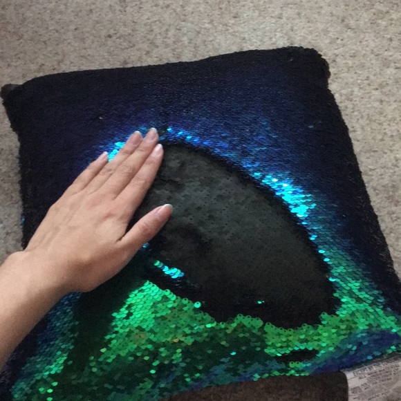 Mermaid sequin sparkle iridescent throw pillow - Picture 3 of 9